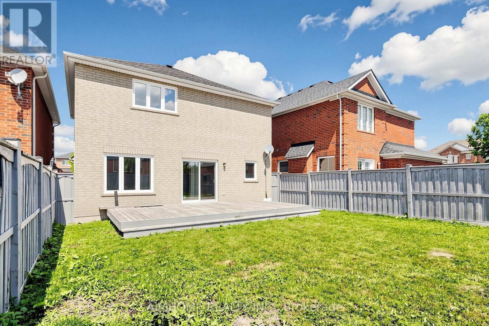 87 River Ridge Boulevard, Aurora, ON - Outdoor With Exterior
