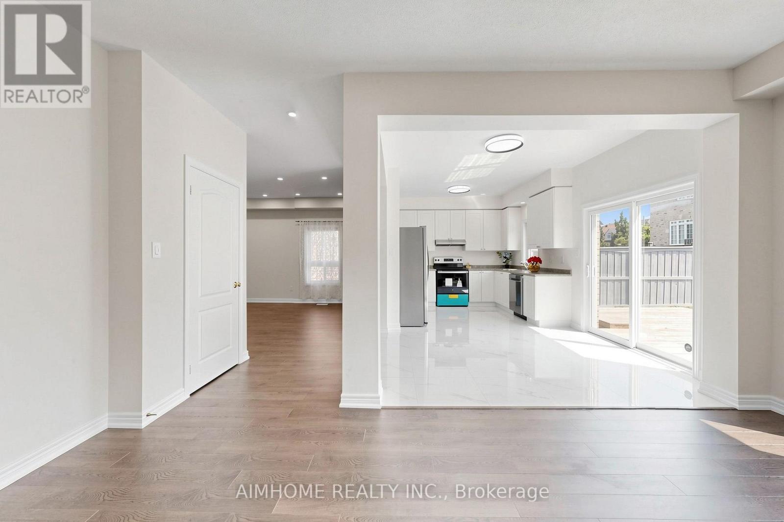 87 River Ridge Boulevard, Aurora, ON - Indoor Photo Showing Other Room