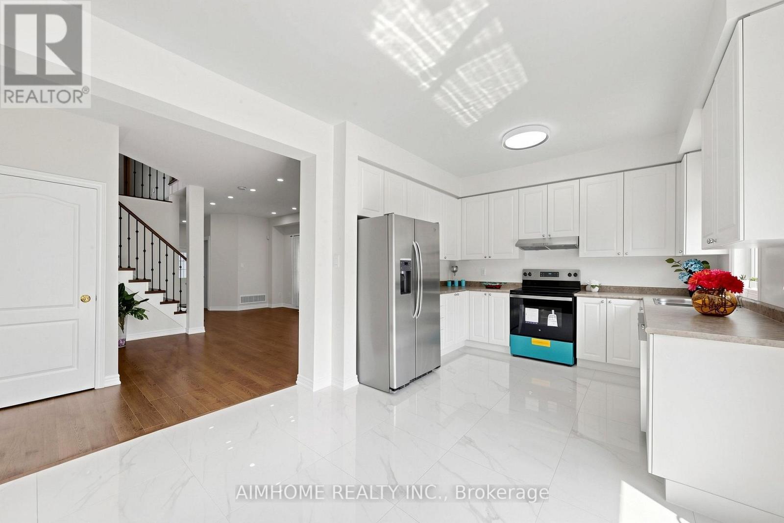 87 River Ridge Boulevard, Aurora, ON - Indoor Photo Showing Kitchen