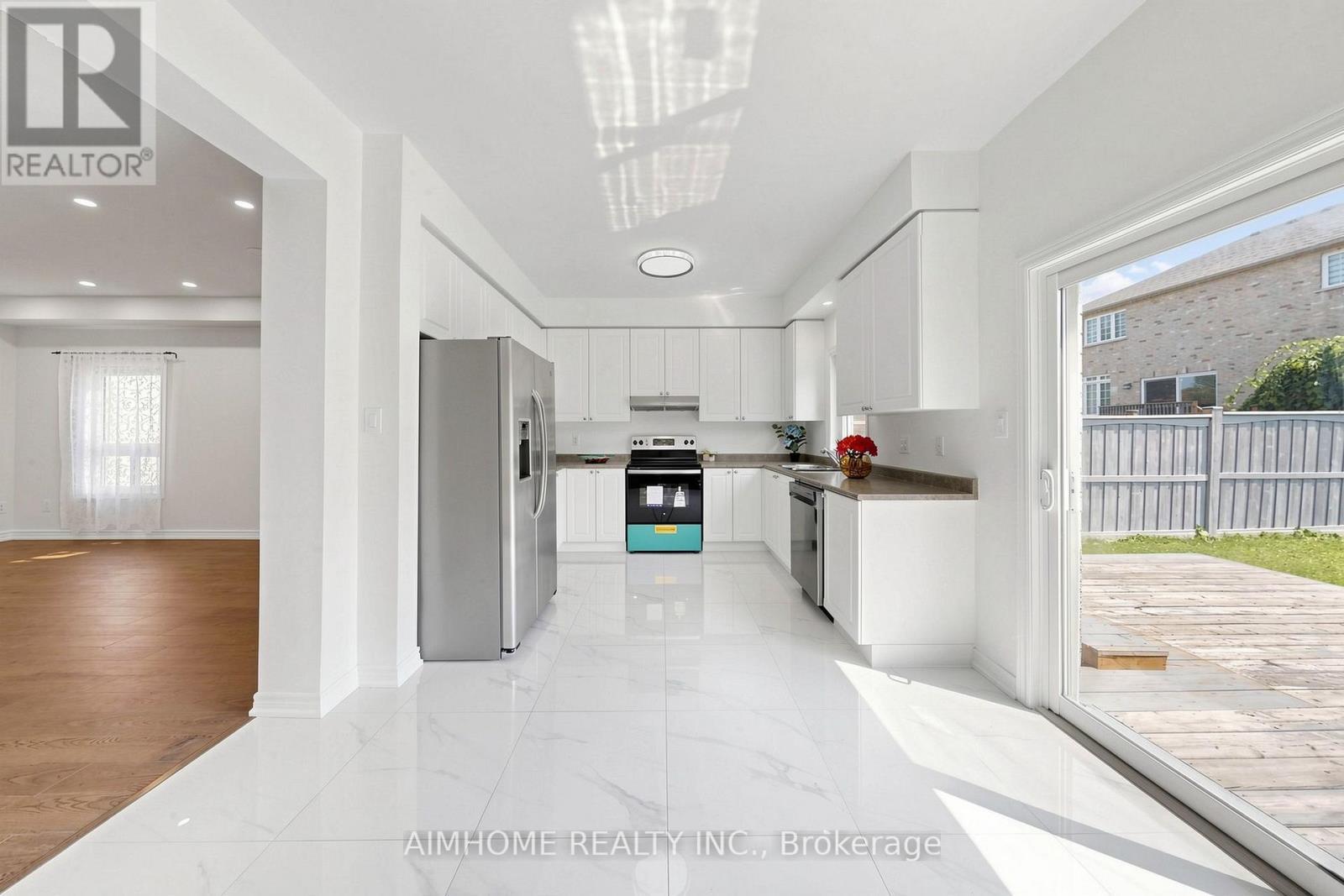 87 River Ridge Boulevard, Aurora, ON - Indoor Photo Showing Other Room