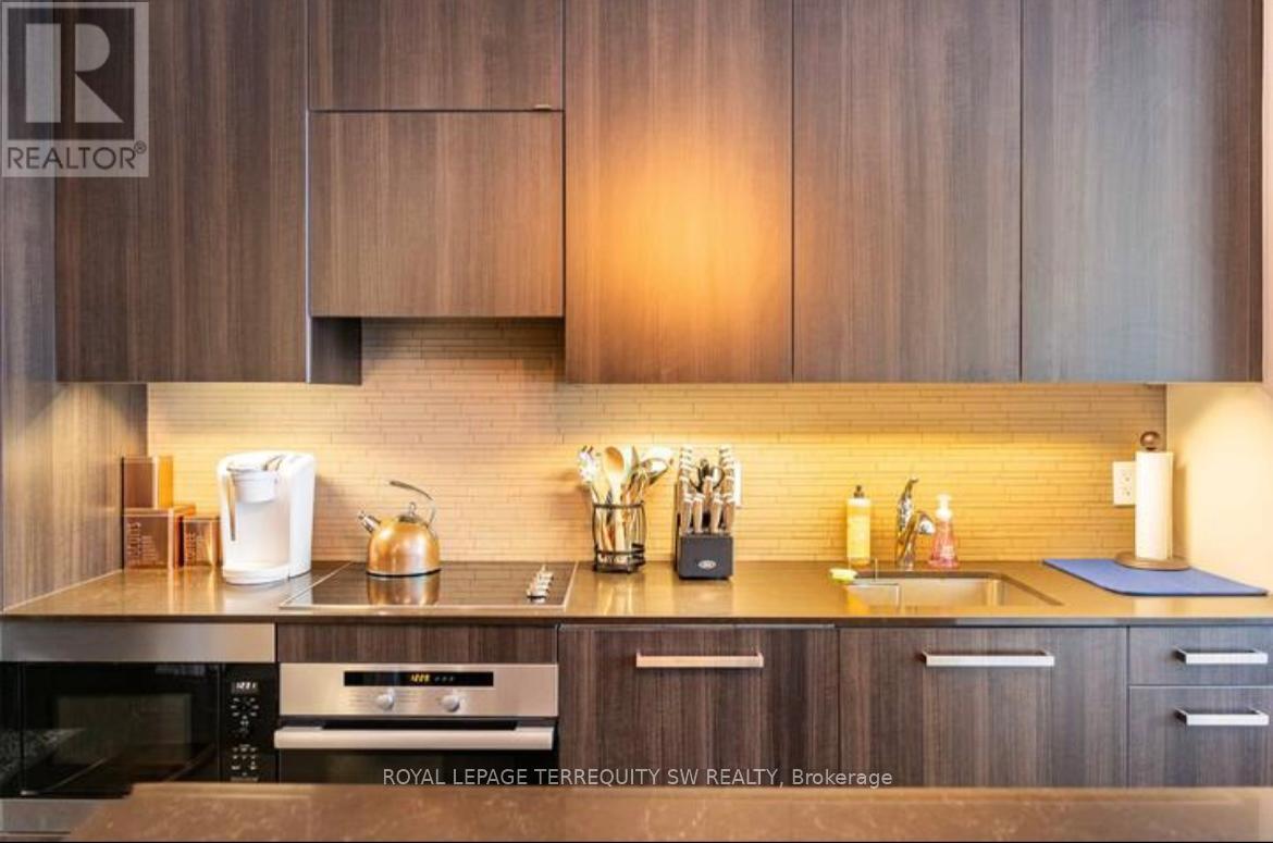 2012 - 8 The Esplanade, Toronto, ON - Indoor Photo Showing Kitchen With Upgraded Kitchen