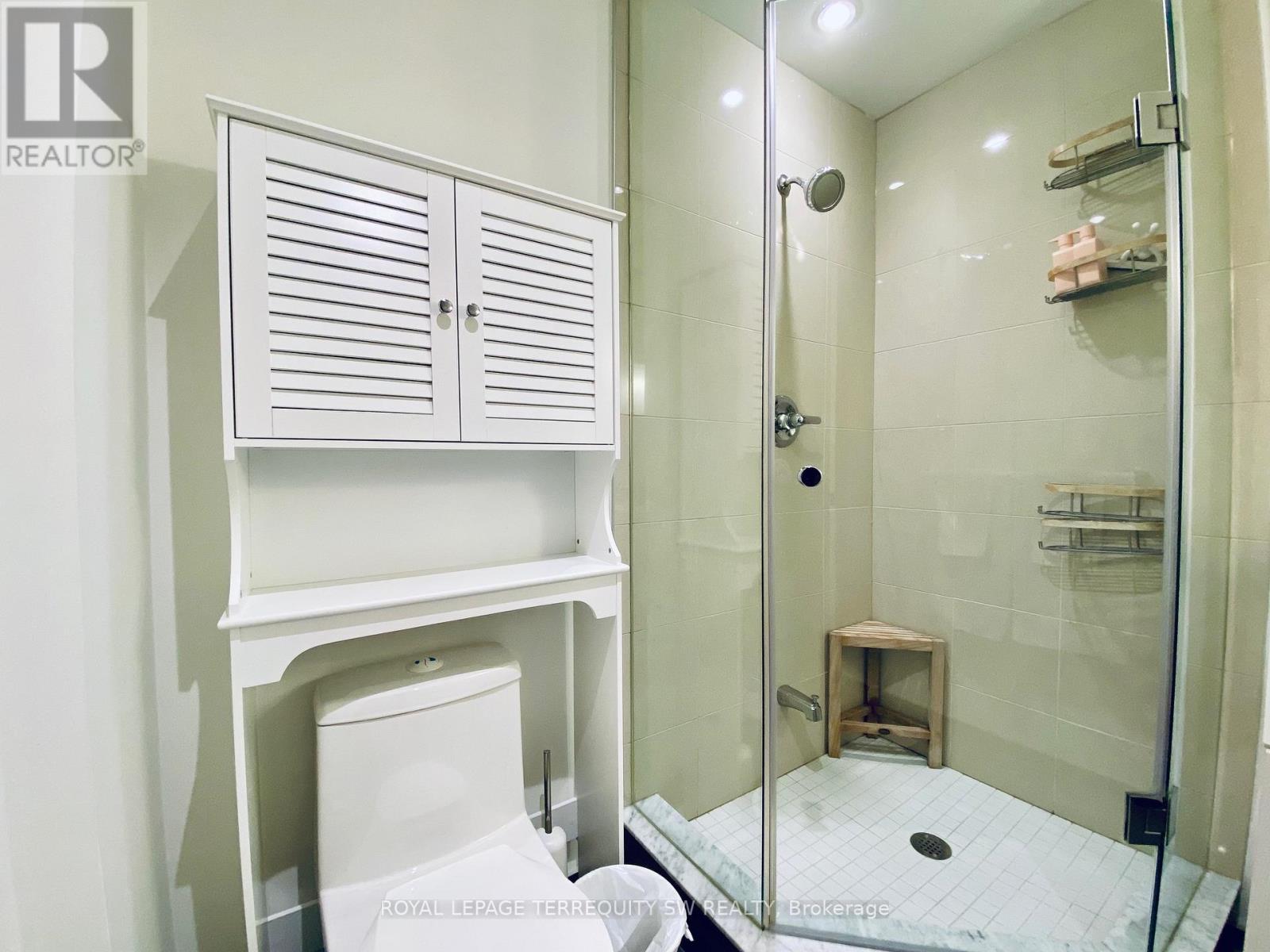2012 - 8 The Esplanade, Toronto, ON - Indoor Photo Showing Bathroom