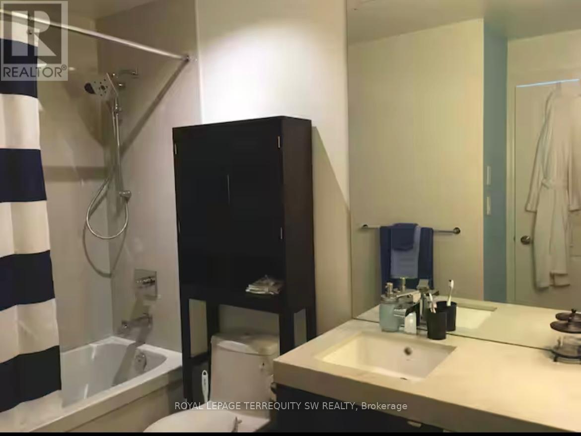 2012 - 8 The Esplanade, Toronto, ON - Indoor Photo Showing Bathroom