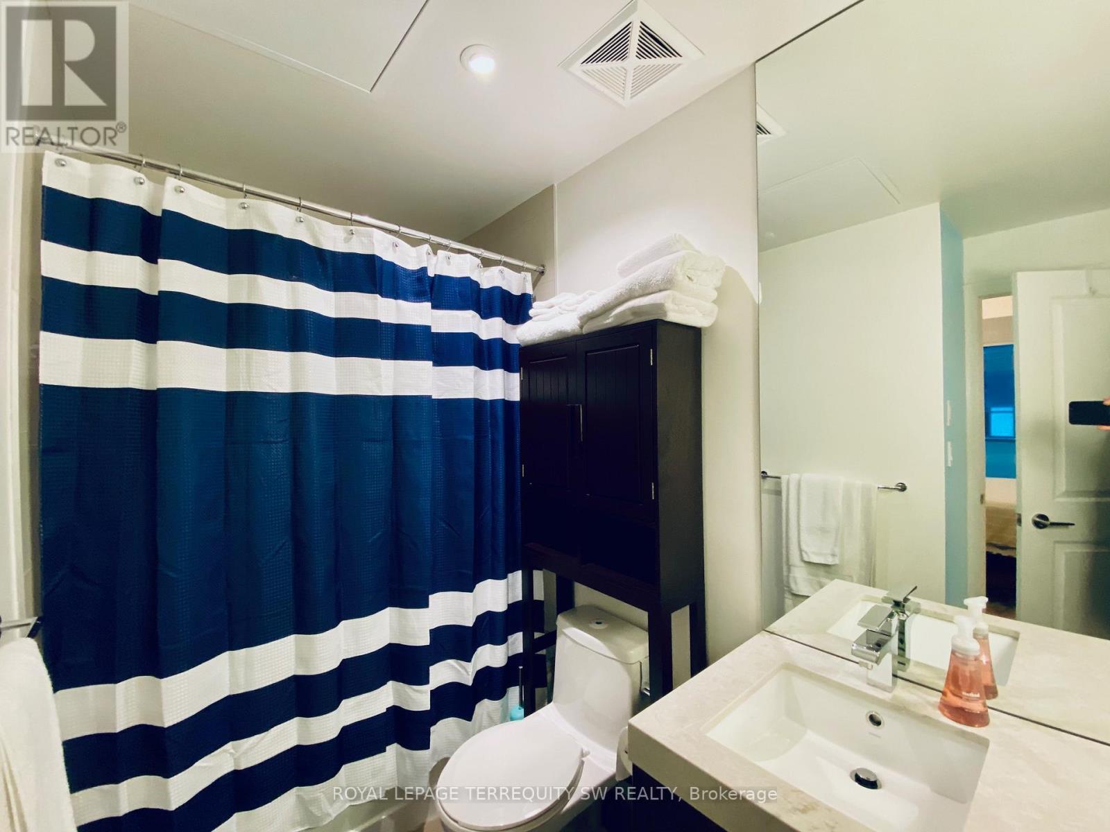 2012 - 8 The Esplanade, Toronto, ON - Indoor Photo Showing Bathroom