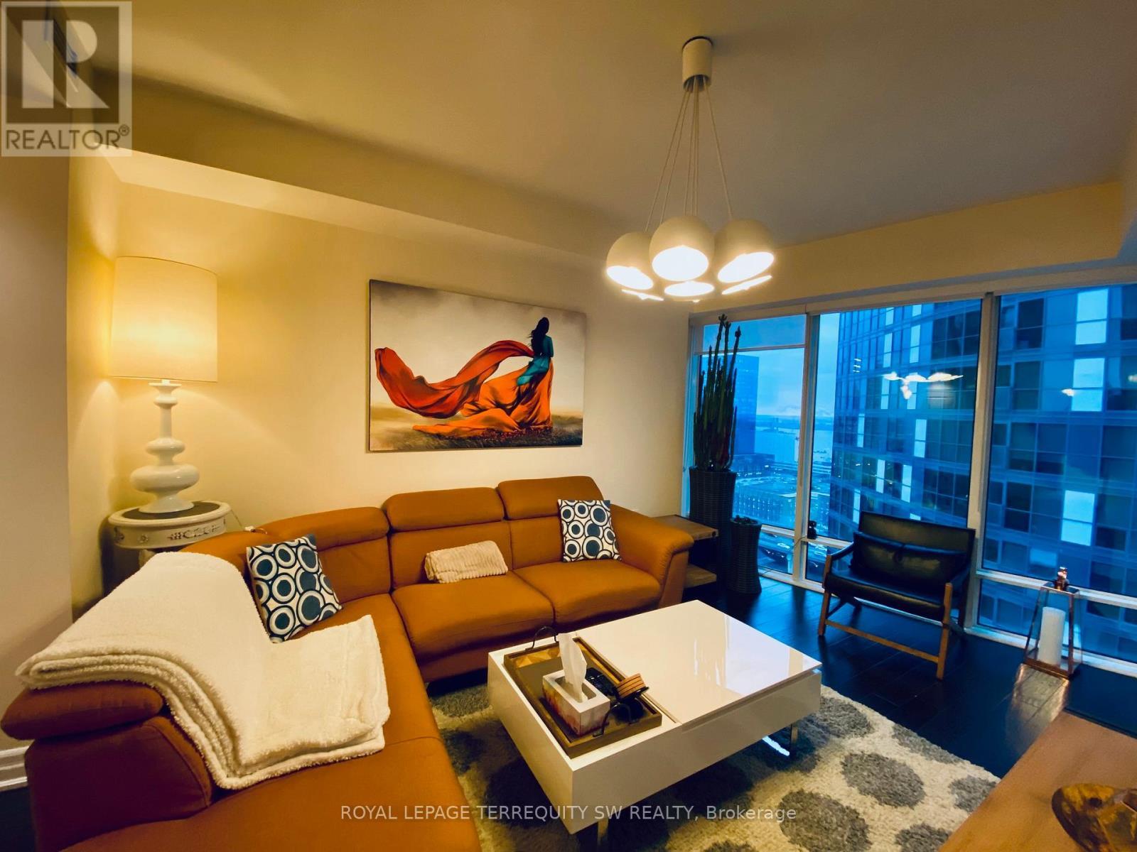 2012 - 8 The Esplanade, Toronto, ON - Indoor
