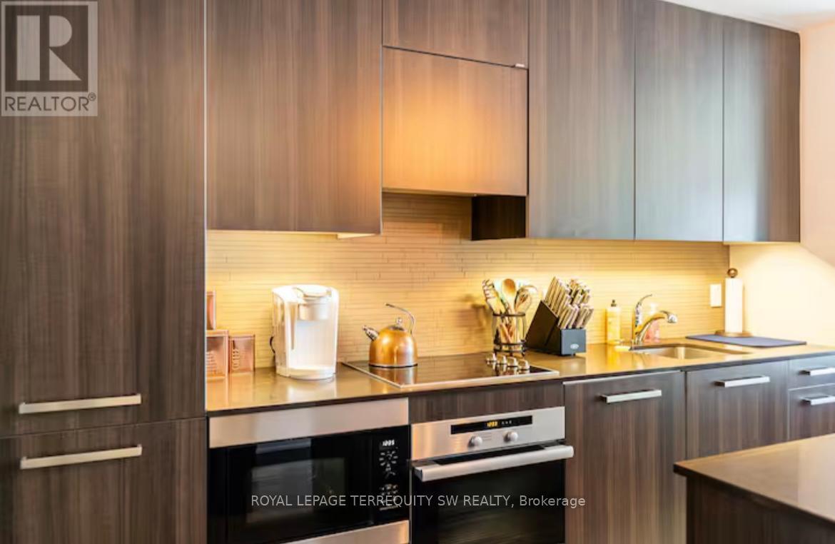 2012 - 8 The Esplanade, Toronto, ON - Indoor Photo Showing Kitchen With Upgraded Kitchen