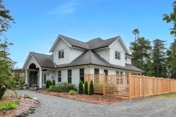 485 Southwind Rd Comox, BC V9M 3T9