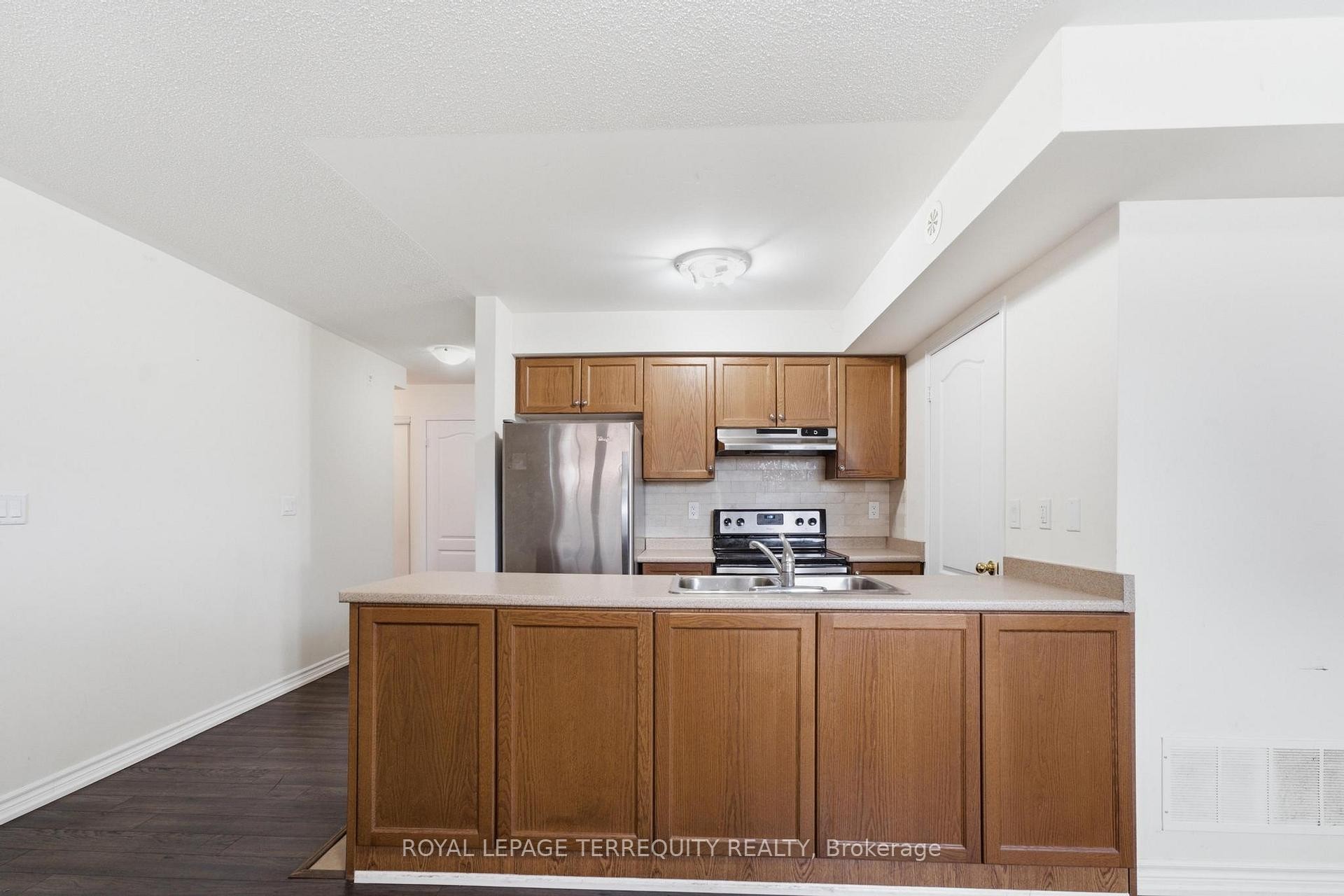 3-141 Isaac Devins Boulevard, Toronto, ON - Indoor Photo Showing Kitchen With Double Sink