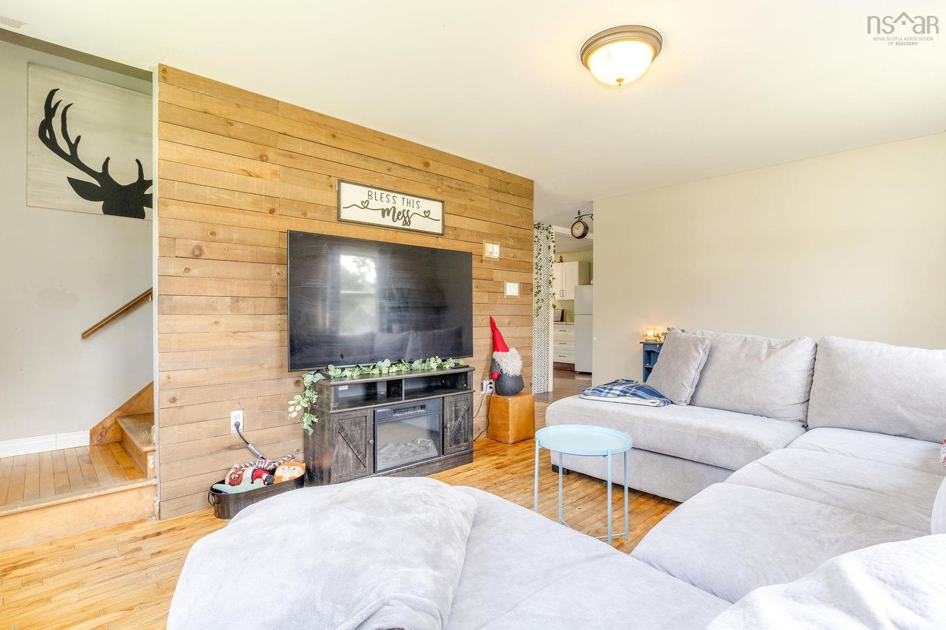 47 Asquith Avenue, Stewiacke, NS - Indoor Photo Showing Living Room