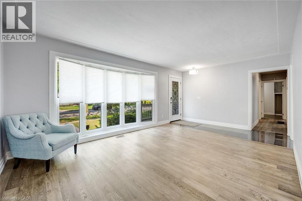 5372 Spruce Avenue, Burlington, ON - Indoor Photo Showing Living Room
