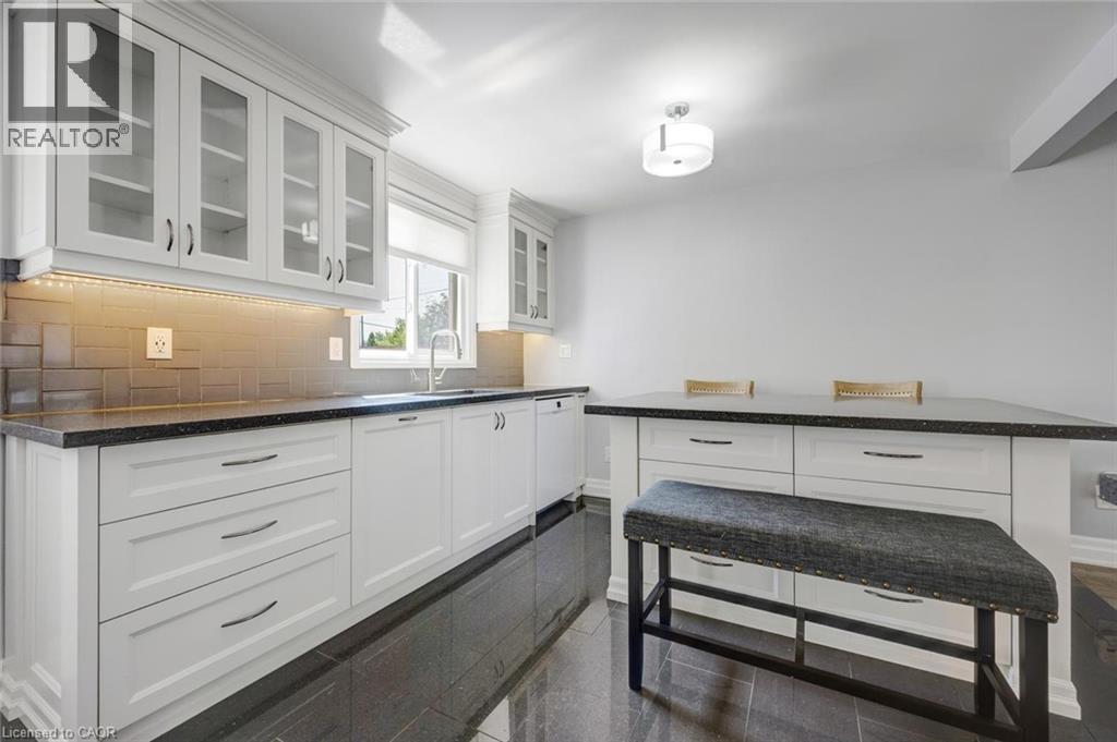 5372 Spruce Avenue, Burlington, ON - Indoor Photo Showing Kitchen