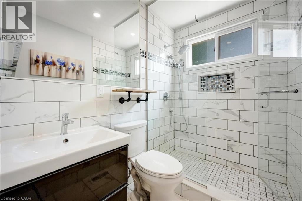 5372 Spruce Avenue, Burlington, ON - Indoor Photo Showing Bathroom