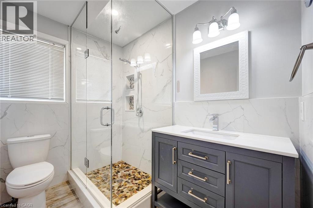 5372 Spruce Avenue, Burlington, ON - Indoor Photo Showing Bathroom
