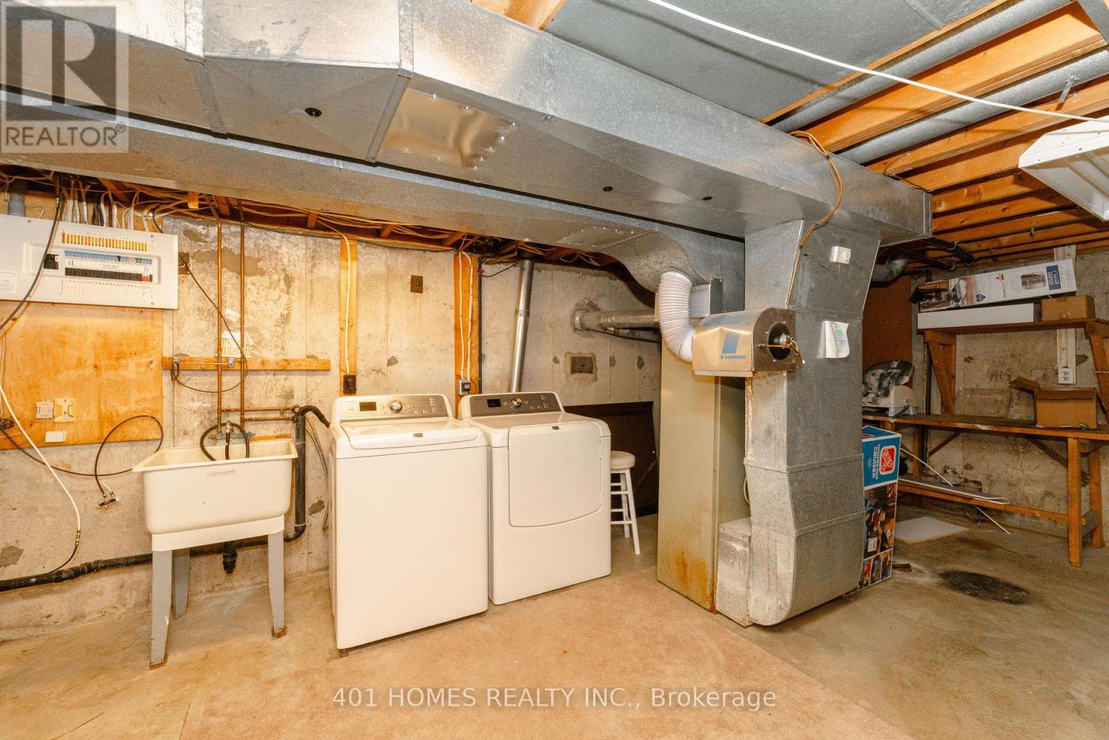 39 Patricia Street, St. Thomas, ON - Indoor Photo Showing Laundry Room
