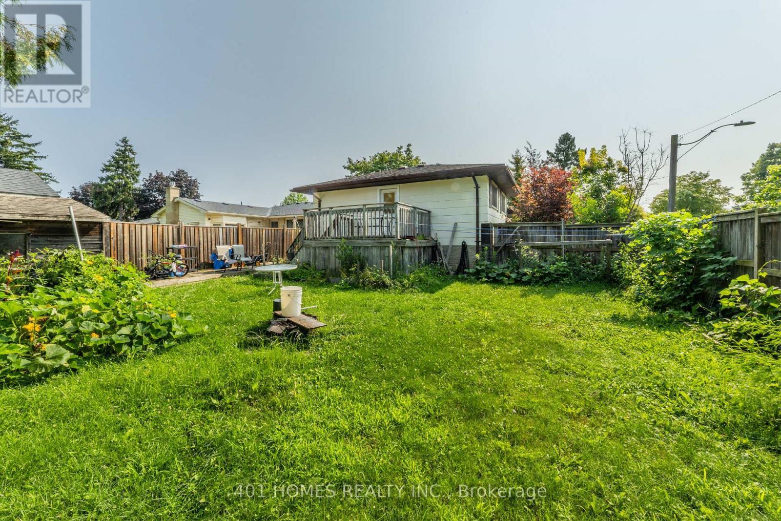 39 Patricia Street, St. Thomas, ON - Outdoor