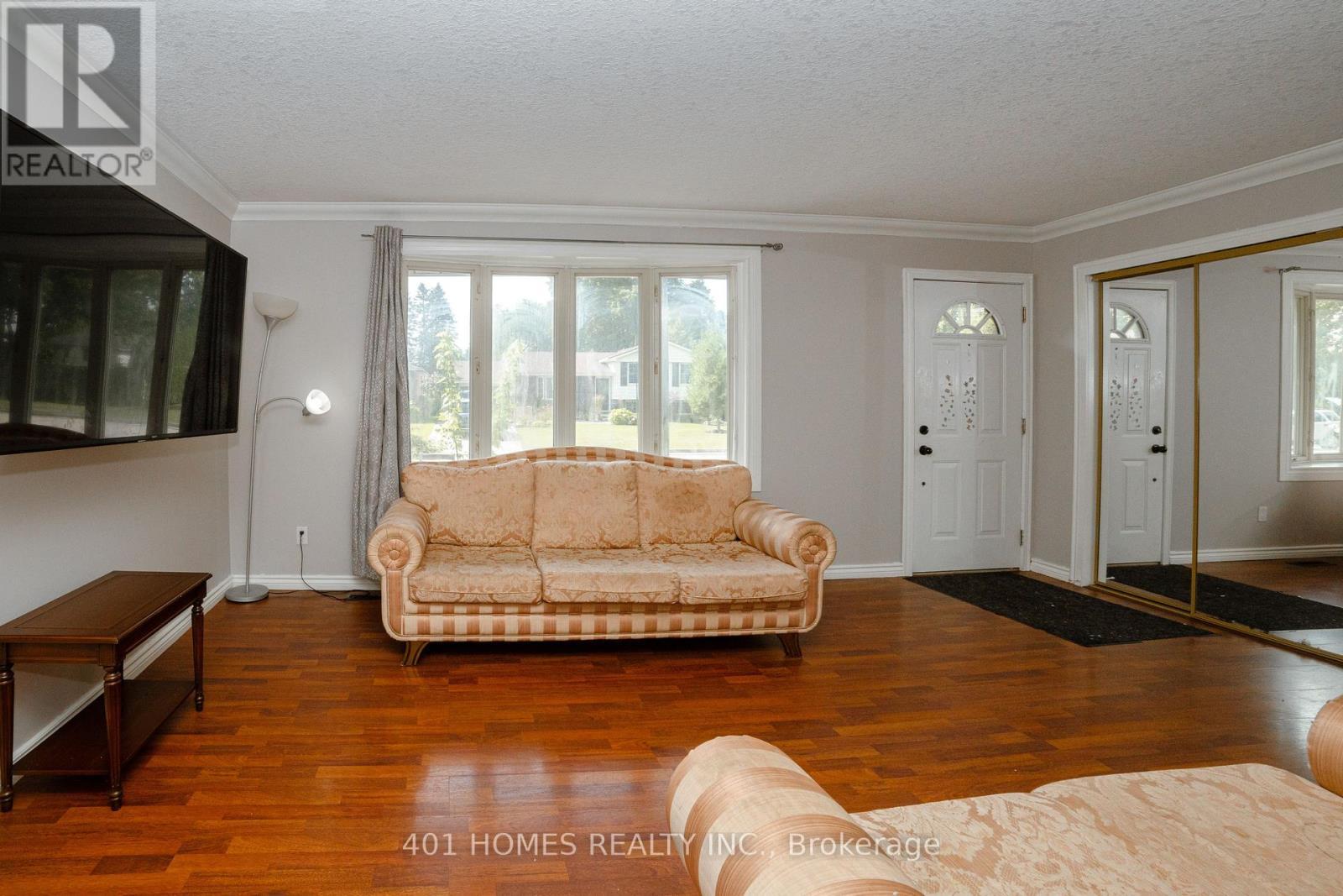 39 Patricia Street, St. Thomas, ON - Indoor Photo Showing Living Room