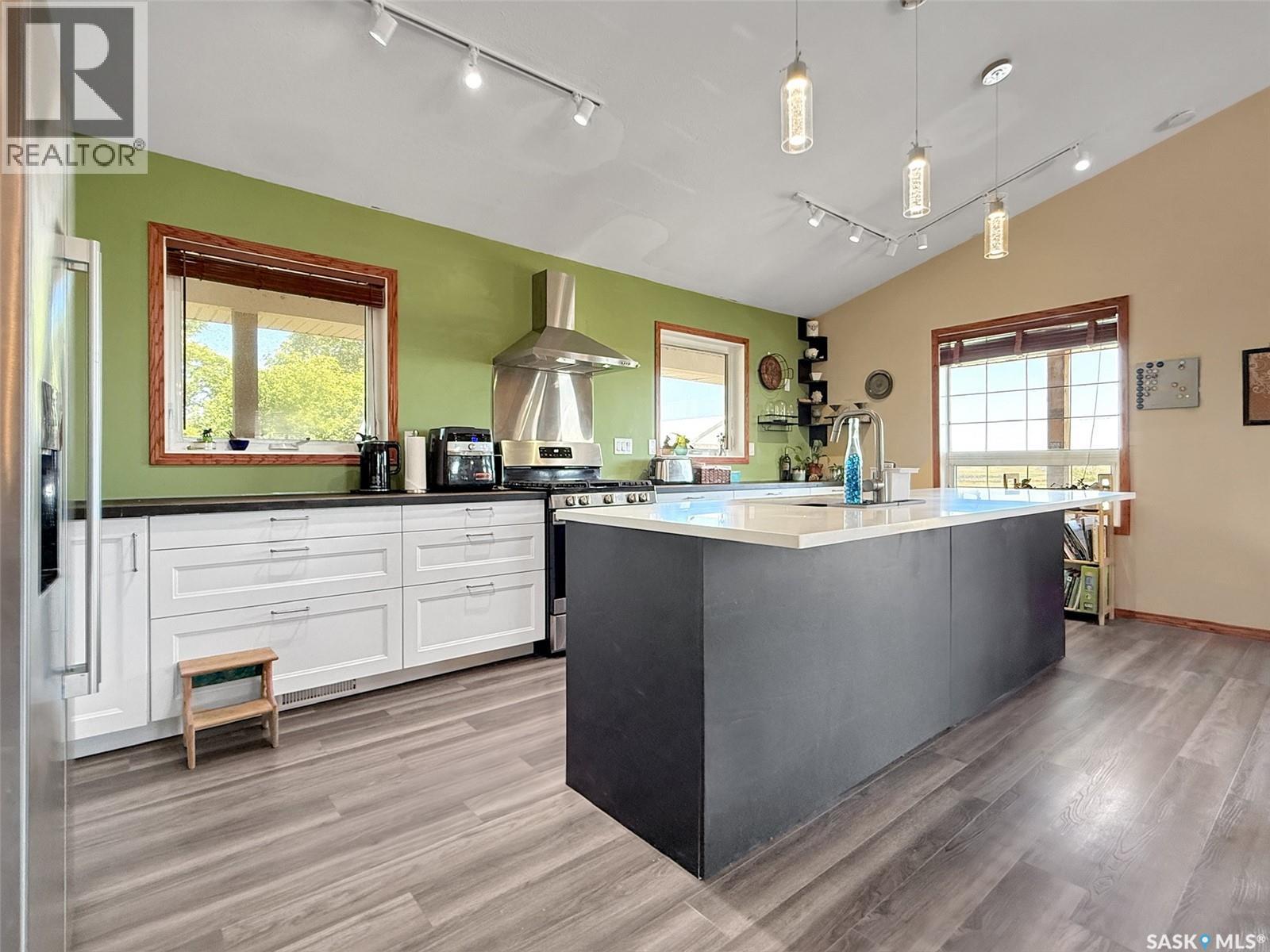 Chant Acreage, Swift Current Rm No. 137, SK - Indoor Photo Showing Kitchen