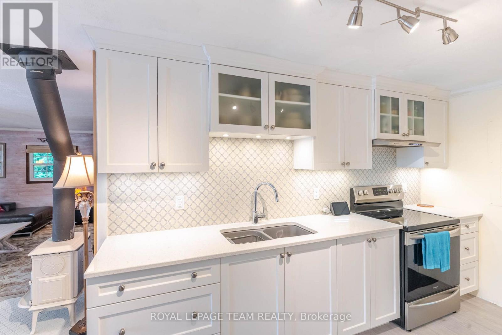 3 B1 Road, Rideau Lakes, ON - Indoor Photo Showing Kitchen With Double Sink