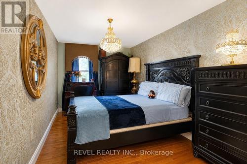 218 Macaulay Street E, Hamilton, ON - Indoor Photo Showing Bedroom