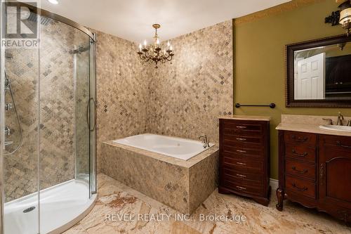 218 Macaulay Street E, Hamilton, ON - Indoor Photo Showing Bathroom