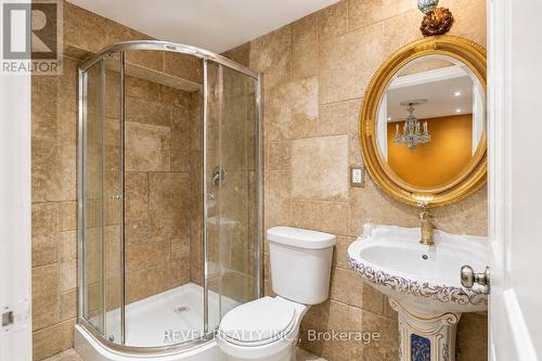 218 Macaulay Street E, Hamilton, ON - Indoor Photo Showing Bathroom