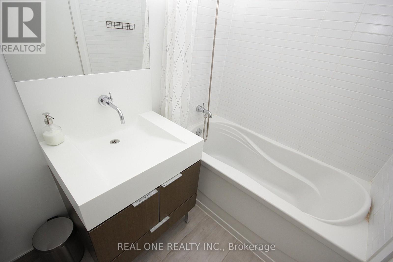 3505 - 110 Charles Street E, Toronto, ON - Indoor Photo Showing Bathroom