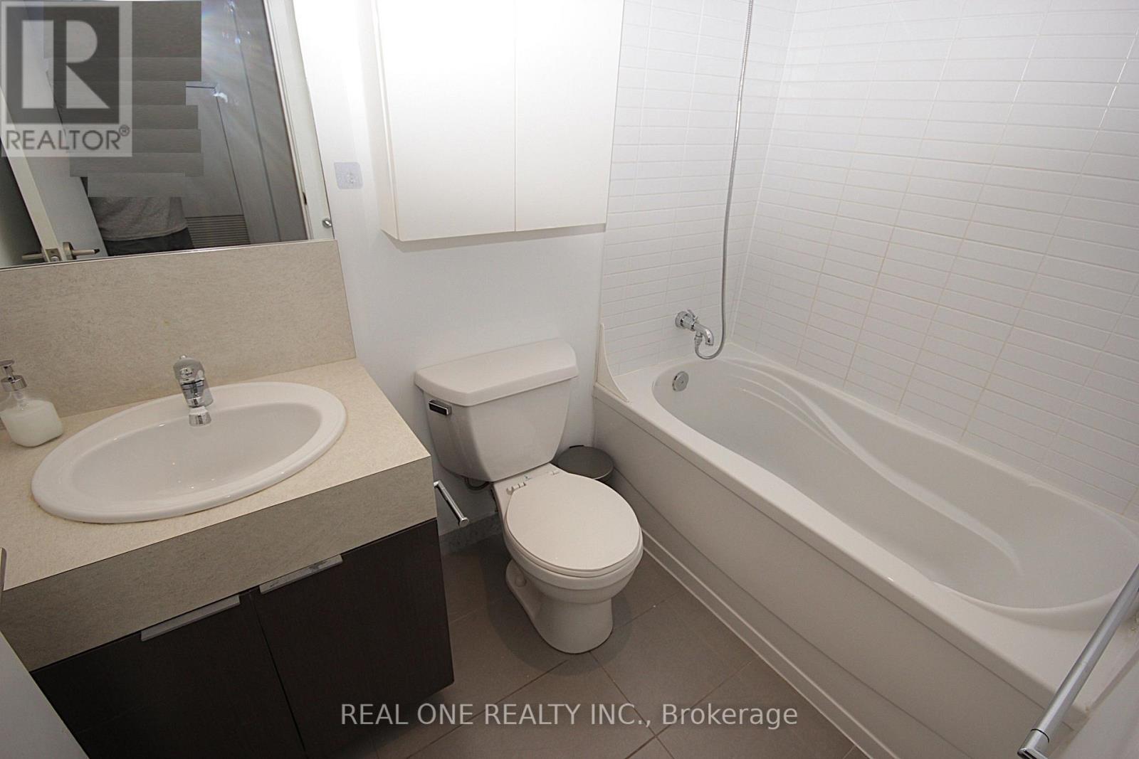 3505 - 110 Charles Street E, Toronto, ON - Indoor Photo Showing Bathroom