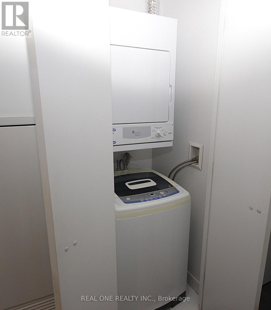 3505 - 110 Charles Street E, Toronto, ON - Indoor Photo Showing Laundry Room