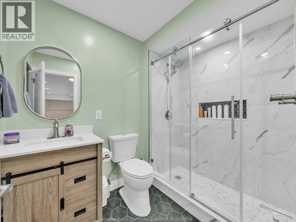 2115 Everts, Windsor, ON - Indoor Photo Showing Bathroom