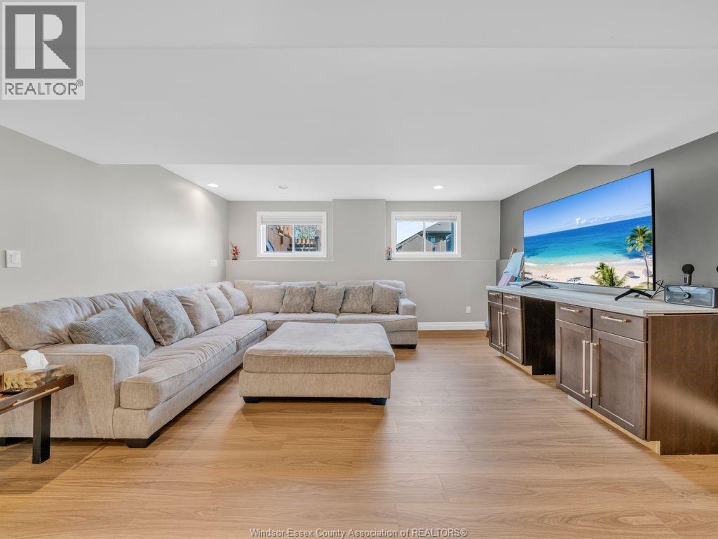 2115 Everts, Windsor, ON - Indoor Photo Showing Living Room