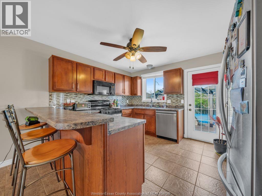 2115 Everts, Windsor, ON - Indoor Photo Showing Kitchen