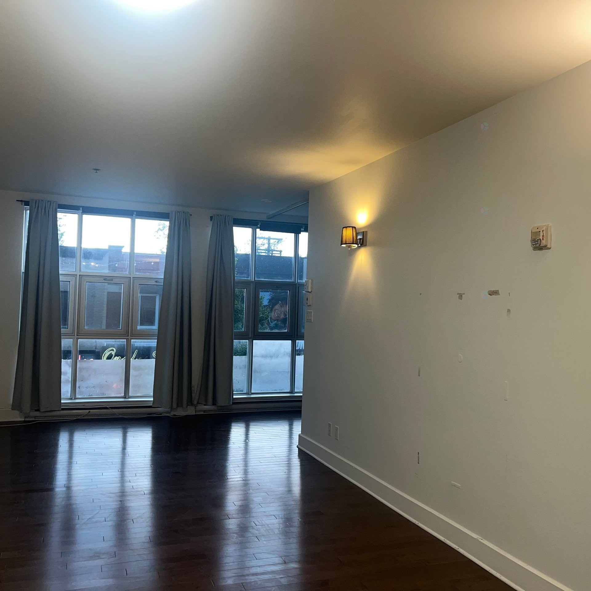 Salon - 201-5396 10E Avenue, Montréal (Villeray/Saint-Michel/Parc-Extension), QC - Indoor Photo Showing Other Room