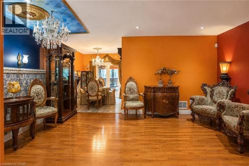 218 Macaulay Street E, Hamilton, ON - Indoor Photo Showing Living Room