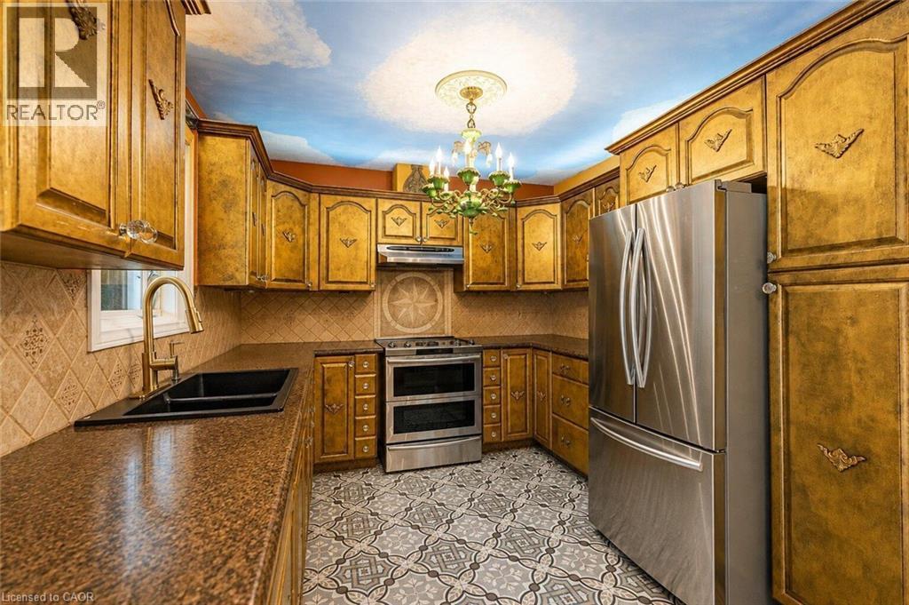 218 Macaulay Street E, Hamilton, ON - Indoor Photo Showing Kitchen With Double Sink