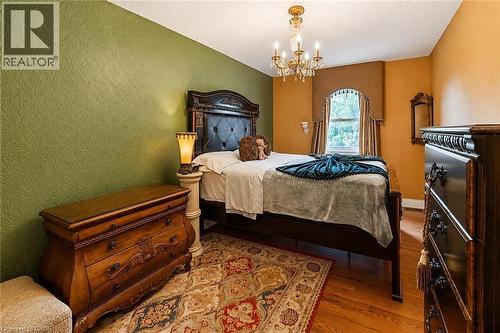 218 Macaulay Street E, Hamilton, ON - Indoor Photo Showing Bedroom