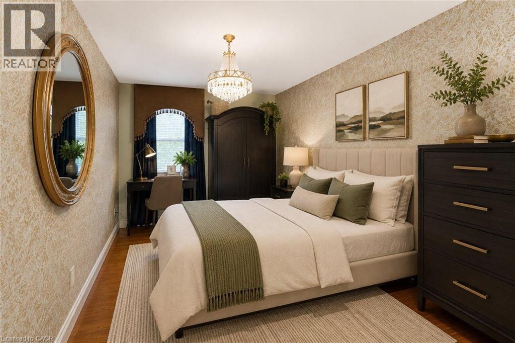 218 Macaulay Street E, Hamilton, ON - Indoor Photo Showing Bedroom