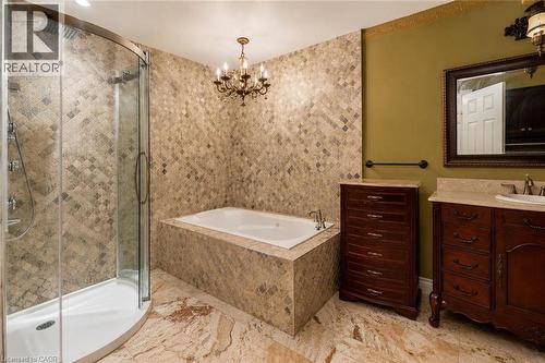 218 Macaulay Street E, Hamilton, ON - Indoor Photo Showing Bathroom