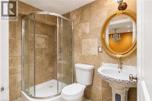 218 Macaulay Street E, Hamilton, ON - Indoor Photo Showing Bathroom