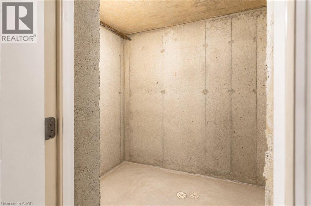 218 Macaulay Street E, Hamilton, ON - Indoor Photo Showing Other Room