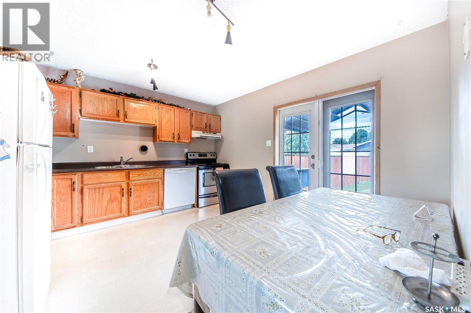 446 Berini Drive, Saskatoon, SK - Indoor Photo Showing Kitchen