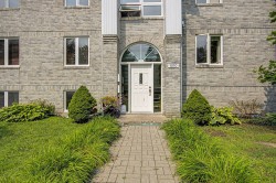 Façade - 