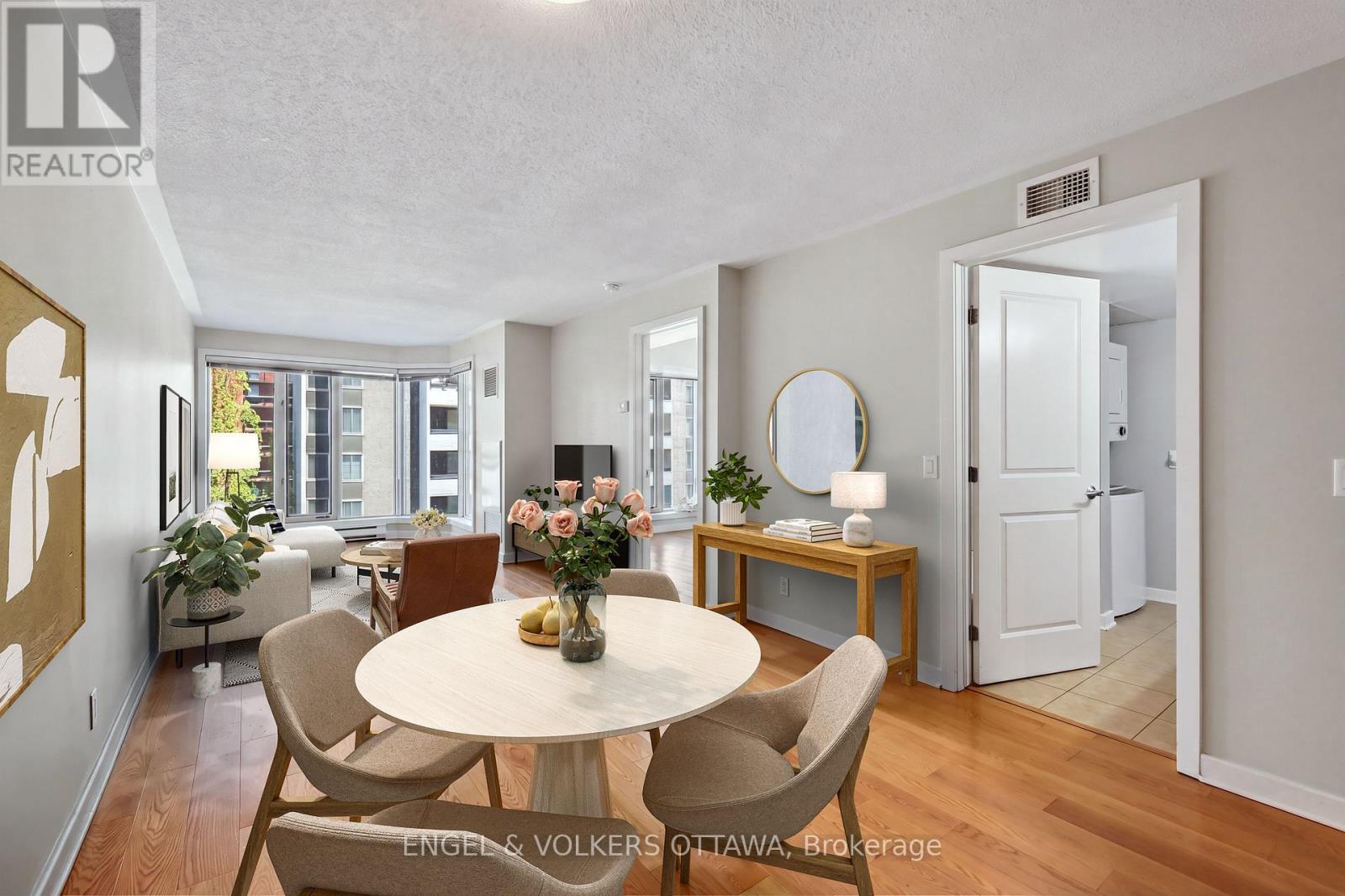 This image has been virtually staged. - 604 - 138 Somerset Street W, Ottawa, ON - Indoor Photo Showing Dining Room
