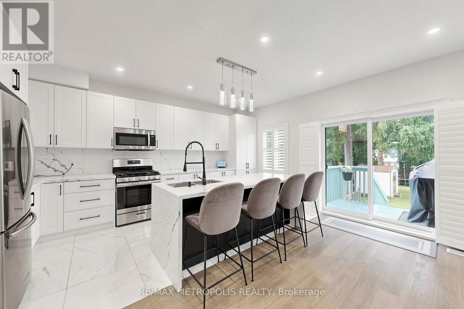 30A Cedar Drive, Toronto, ON - Indoor Photo Showing Kitchen With Upgraded Kitchen