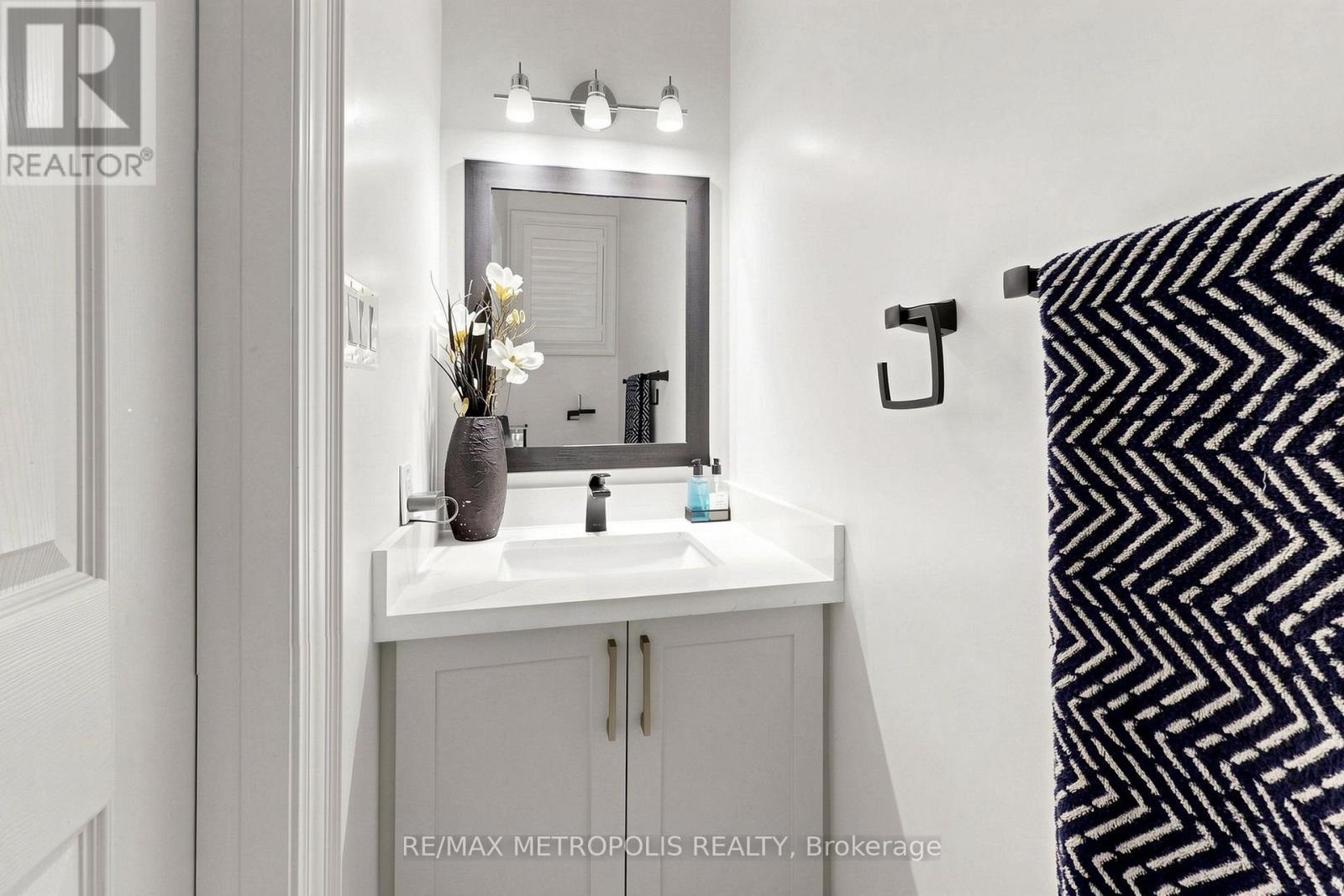 30A Cedar Drive, Toronto, ON - Indoor Photo Showing Bathroom