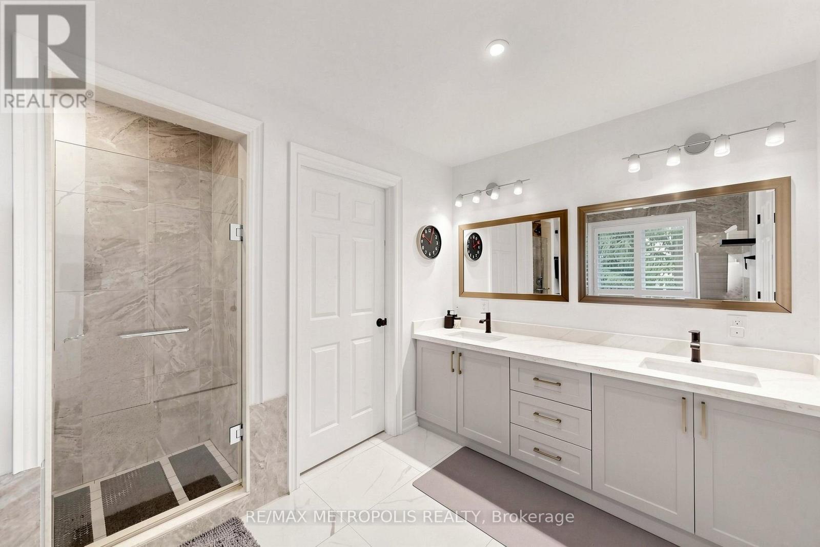 30A Cedar Drive, Toronto, ON - Indoor Photo Showing Bathroom