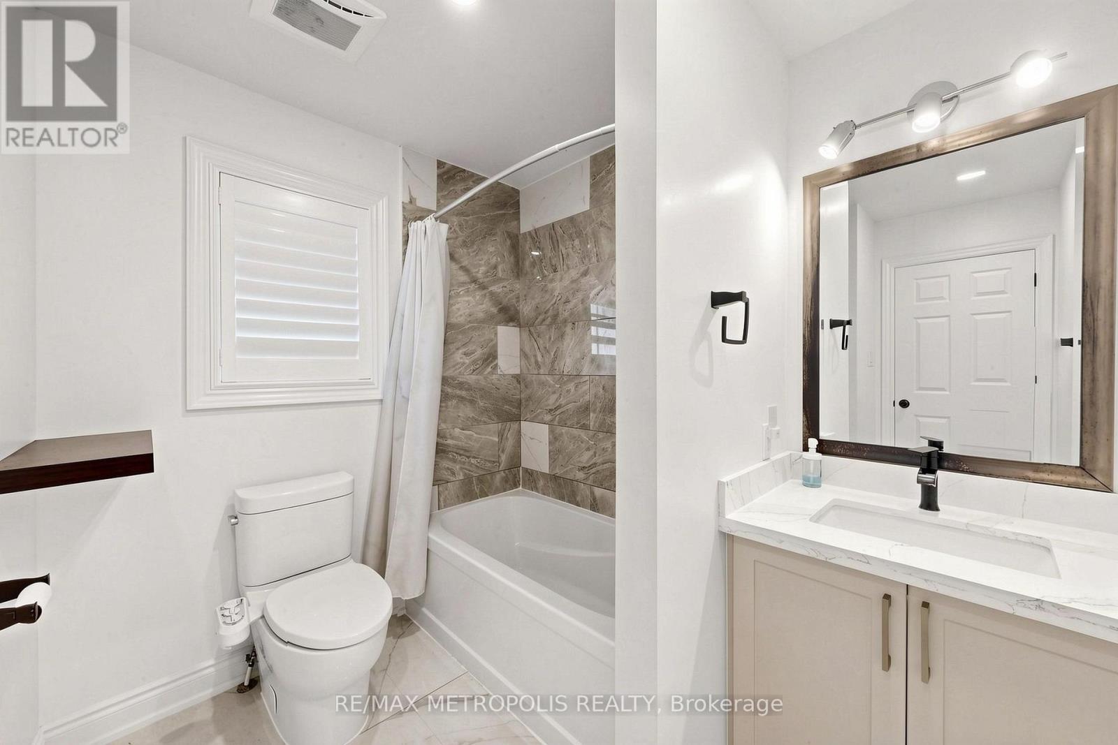 30A Cedar Drive, Toronto, ON - Indoor Photo Showing Bathroom