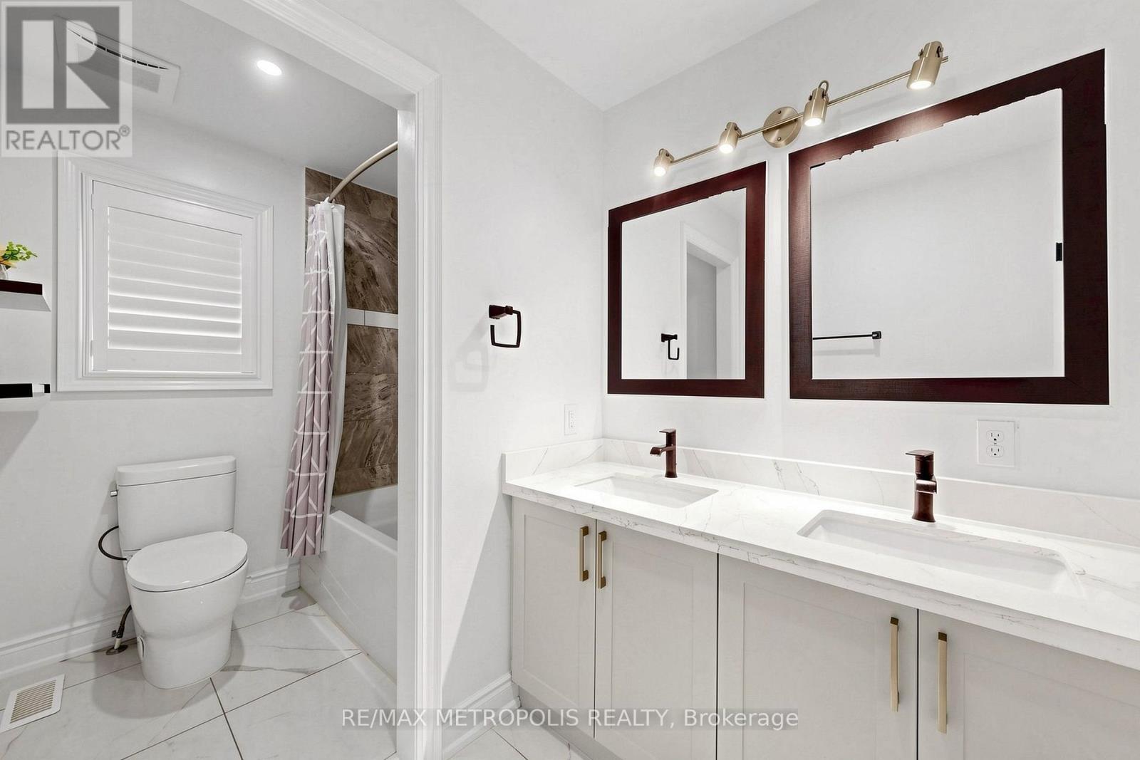 30A Cedar Drive, Toronto, ON - Indoor Photo Showing Bathroom