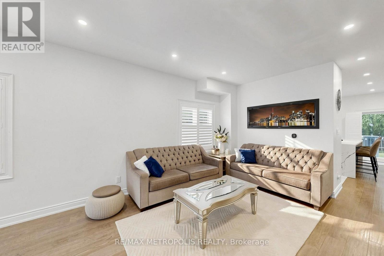 30A Cedar Drive, Toronto, ON - Indoor Photo Showing Living Room