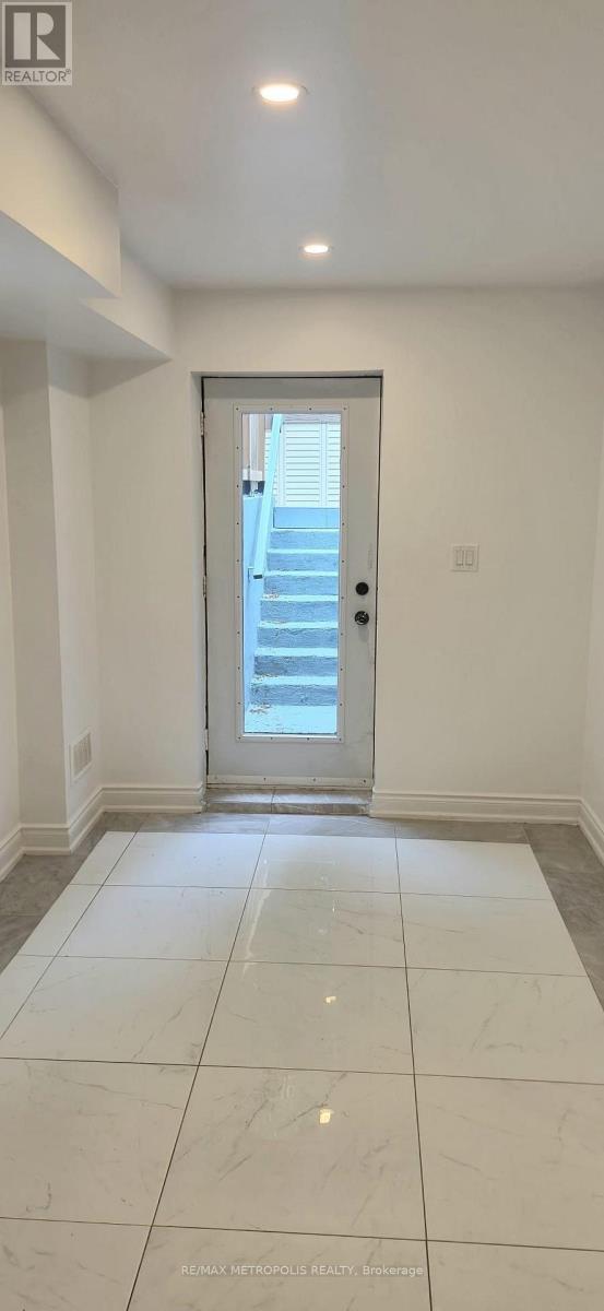 30A Cedar Drive, Toronto, ON - Indoor Photo Showing Other Room