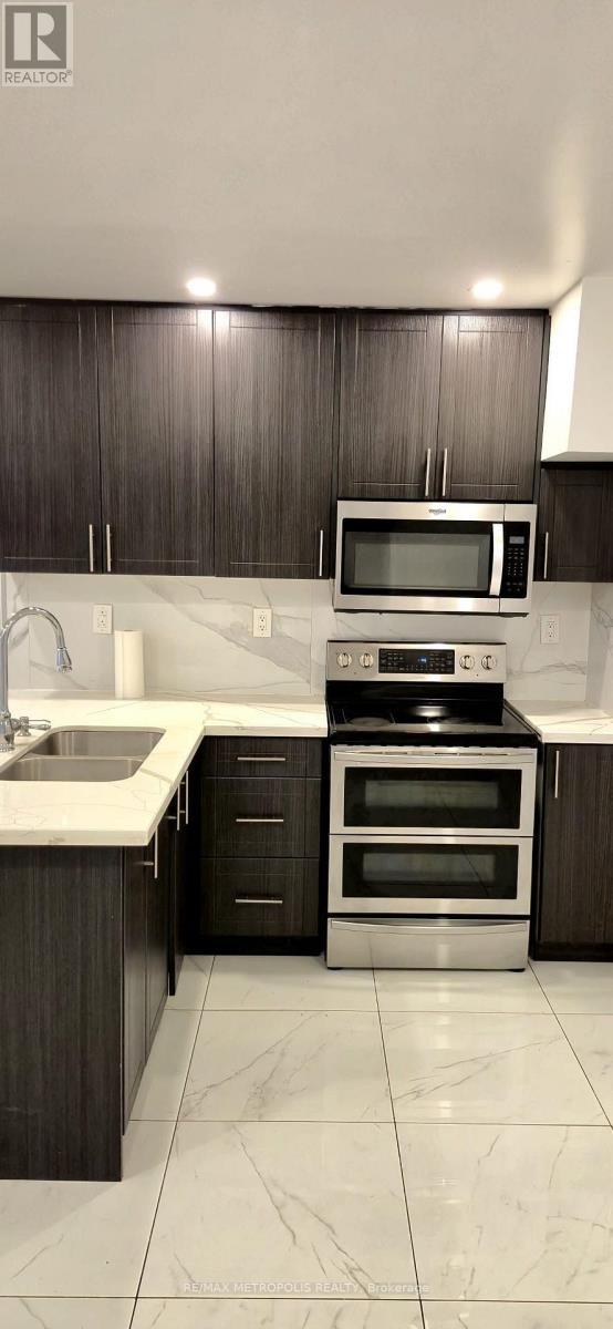 30A Cedar Drive, Toronto, ON - Indoor Photo Showing Kitchen